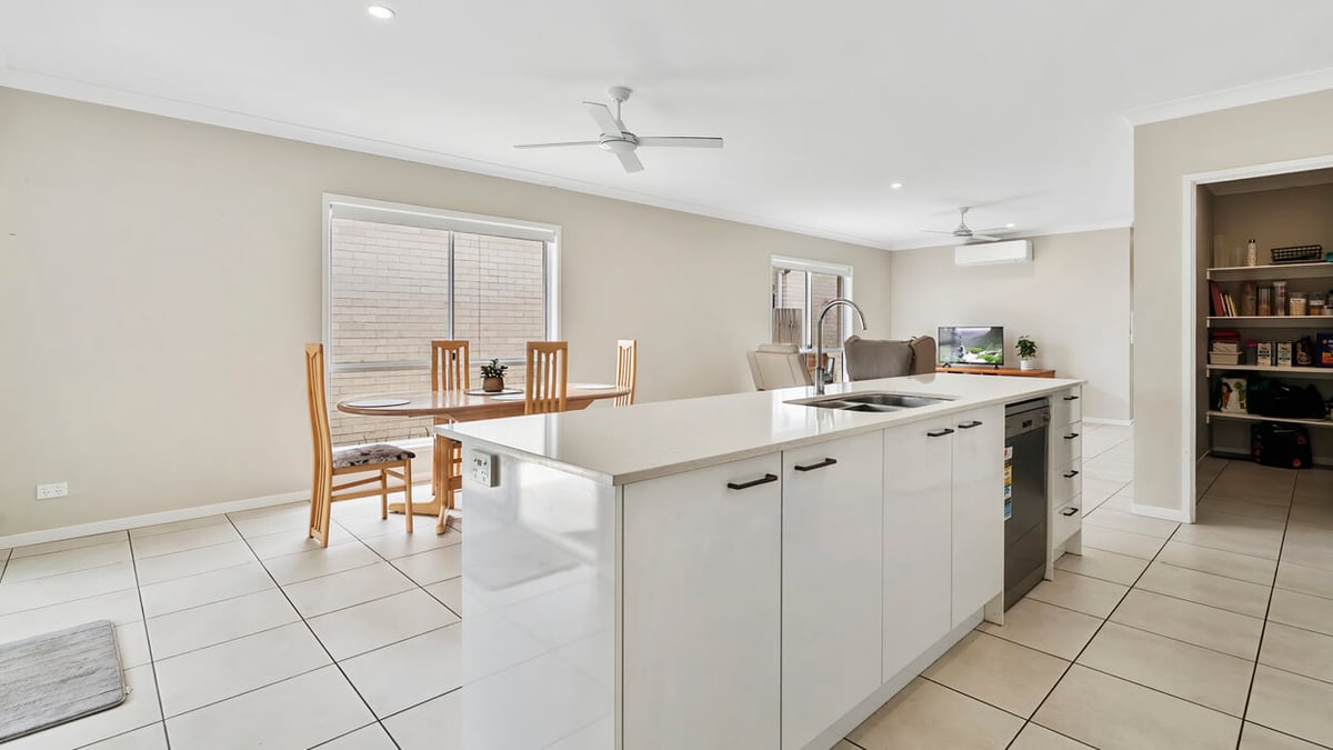 Banya-DAX40517H_1246x701_02