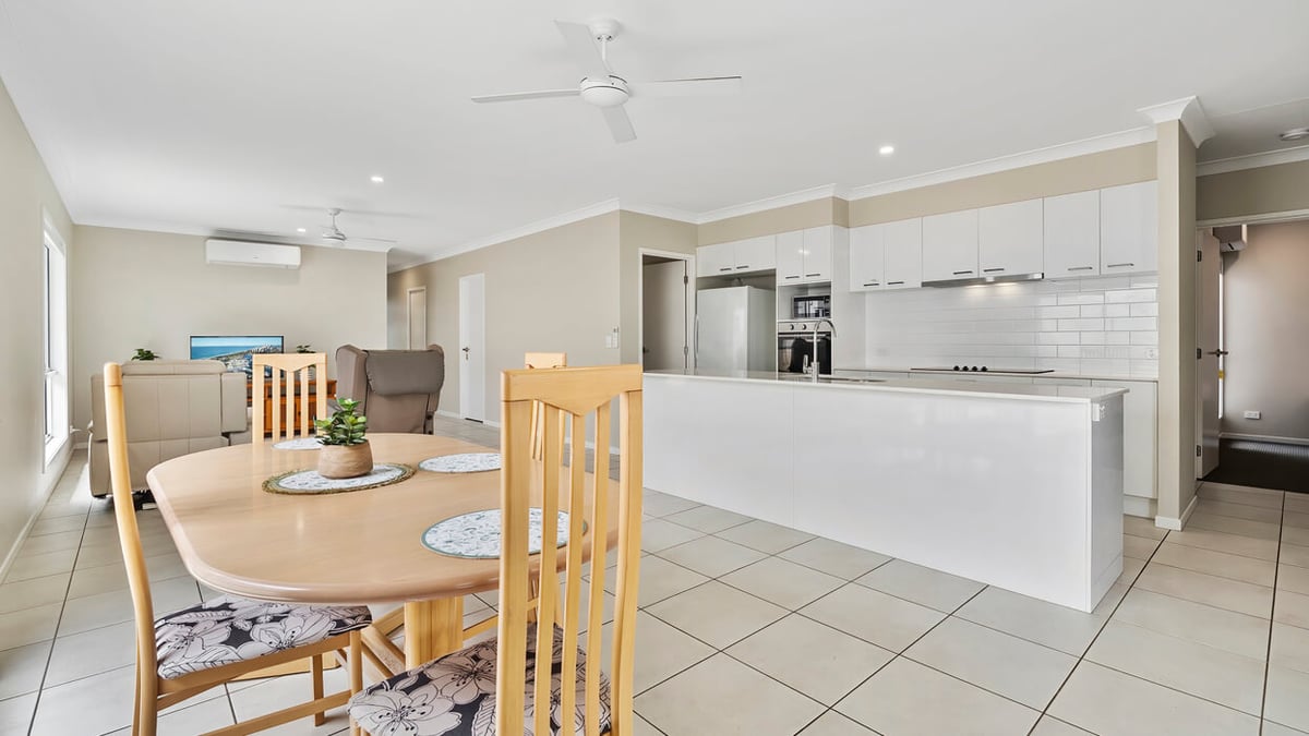 Banya-DAX40517H_1246x701_07