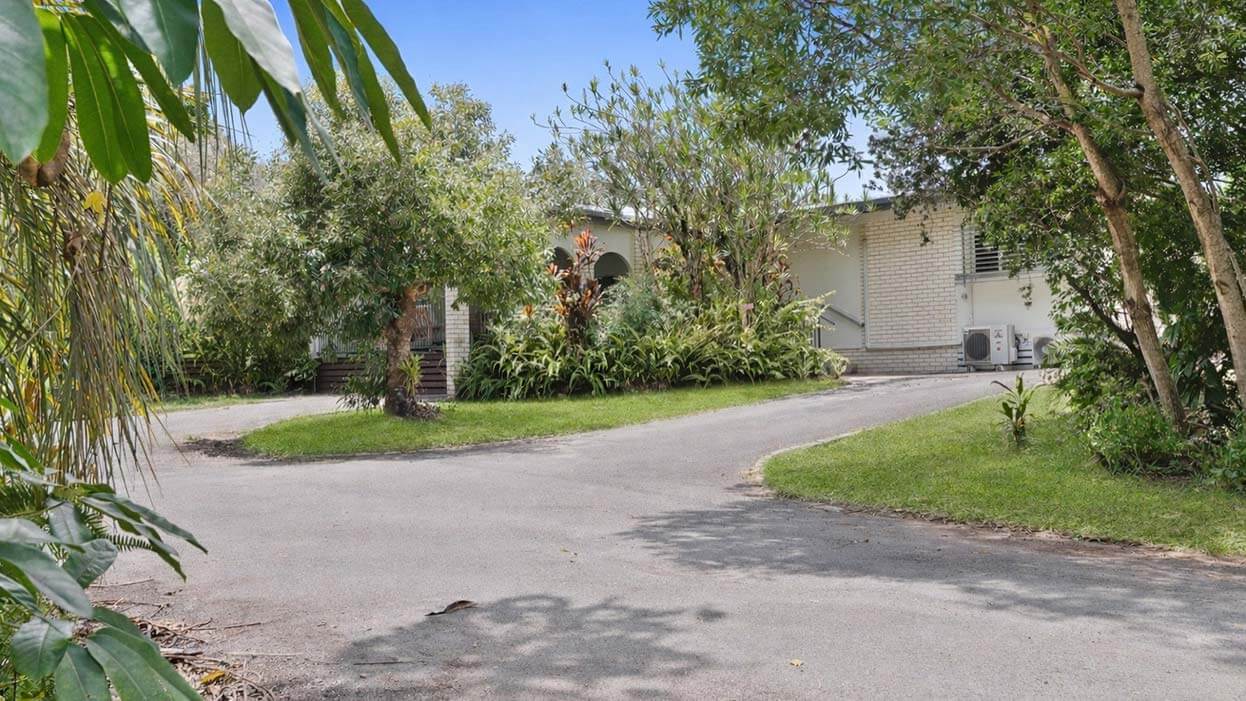 Highworth-DAX40156P-01