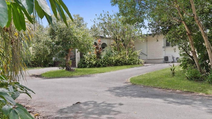 Highworth-DAX40156P-01