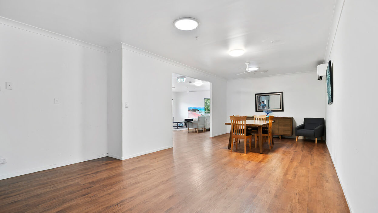 Highworth-DAX40156P-06