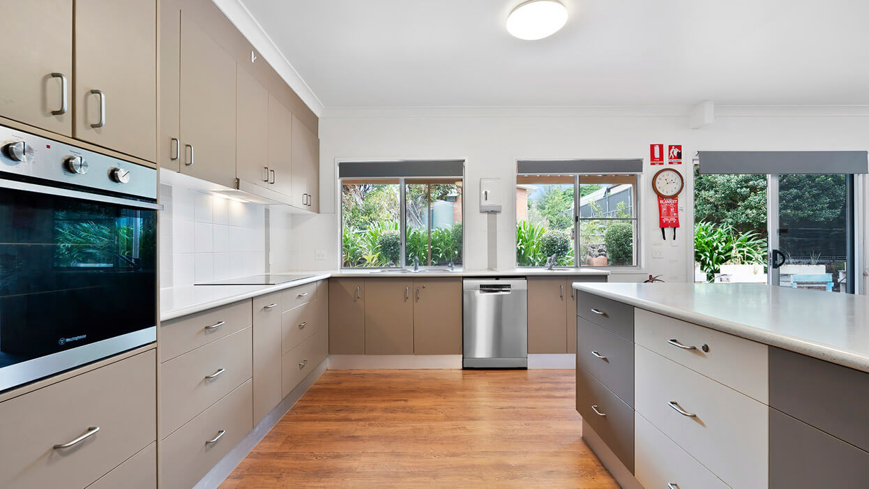 Highworth-DAX40156P-08