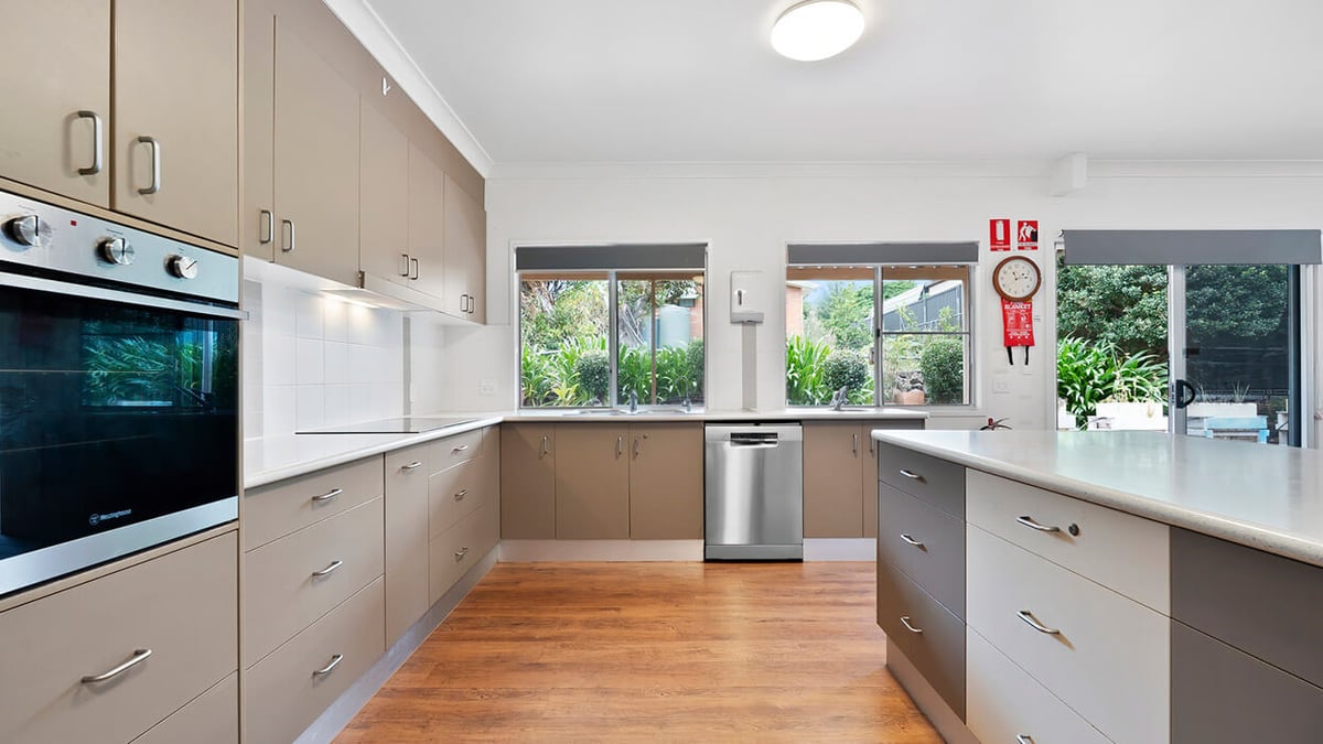 Highworth-DAX40156P-08