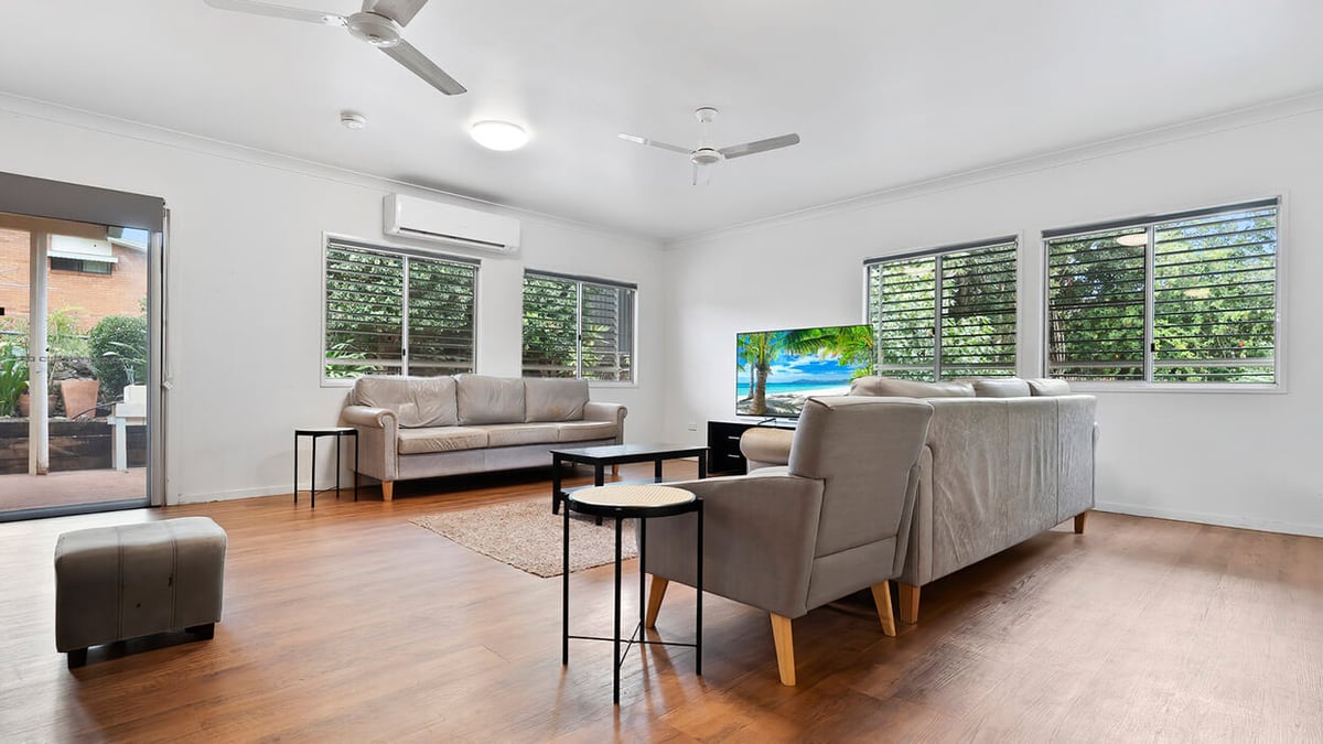 Highworth-DAX40156P-09