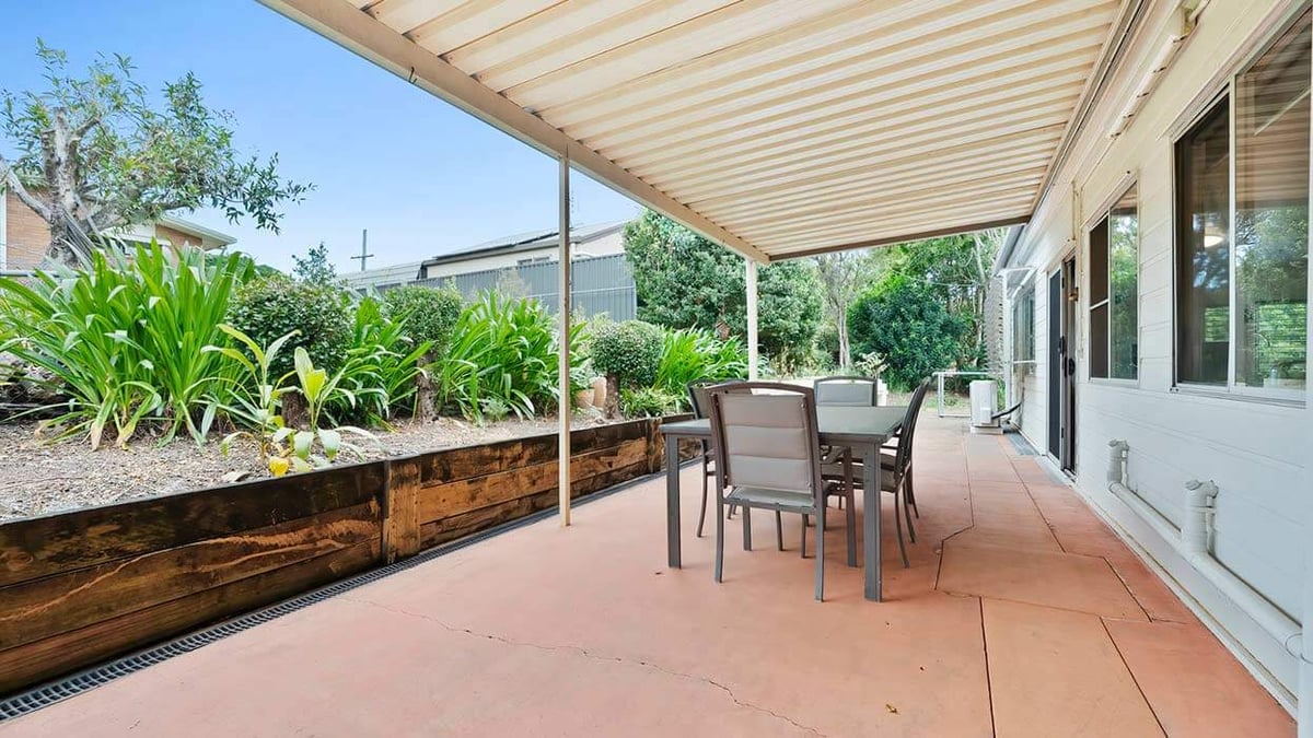 Highworth-DAX40156P-15