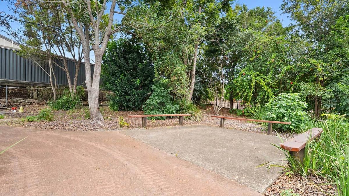 Highworth-DAX40156P-16