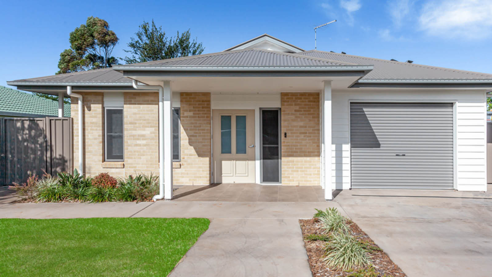 centenary-heights-dax40615P-accommodation-01-l