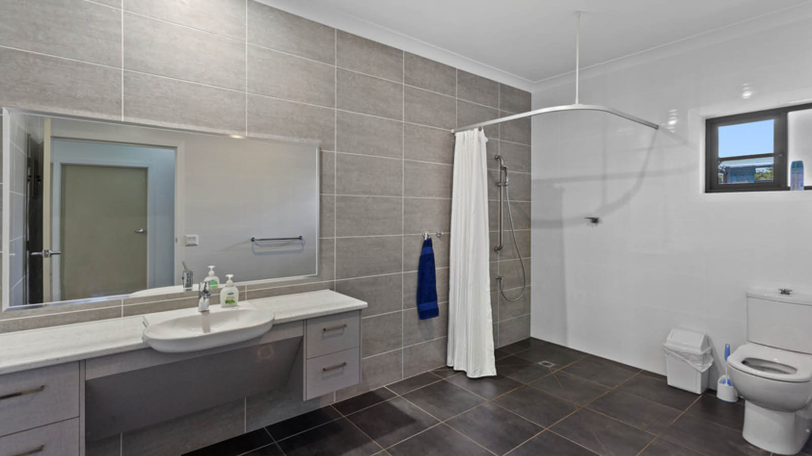 centenary-heights-dax40615P-accommodation-07-l