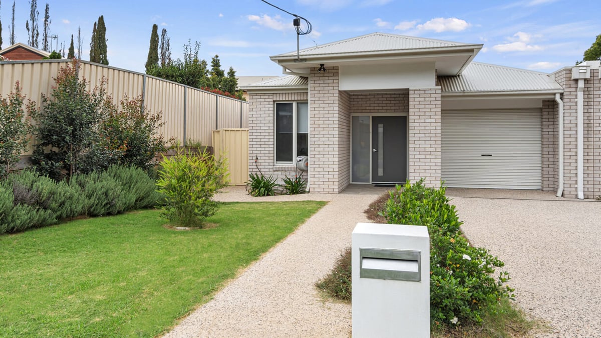 harlaxton-dax40603p-accommodation-l_01