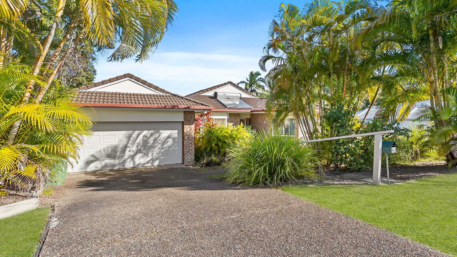 tewantin-dax40165H-accommodation_gallery-01