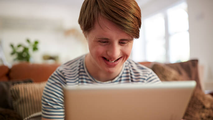 blog-navigating-the-NDIS-transition_supporting-your-child-when-they-turn-18_medium_01