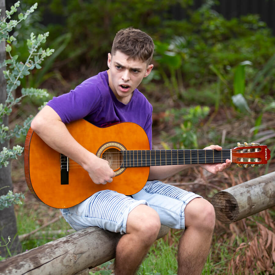 community-labrador-sq