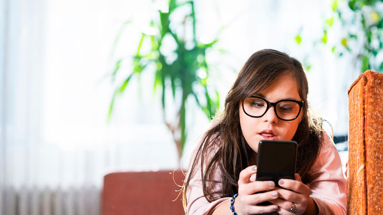 BLOG-Instagram dysmorphia-managing your mental health-1246x701